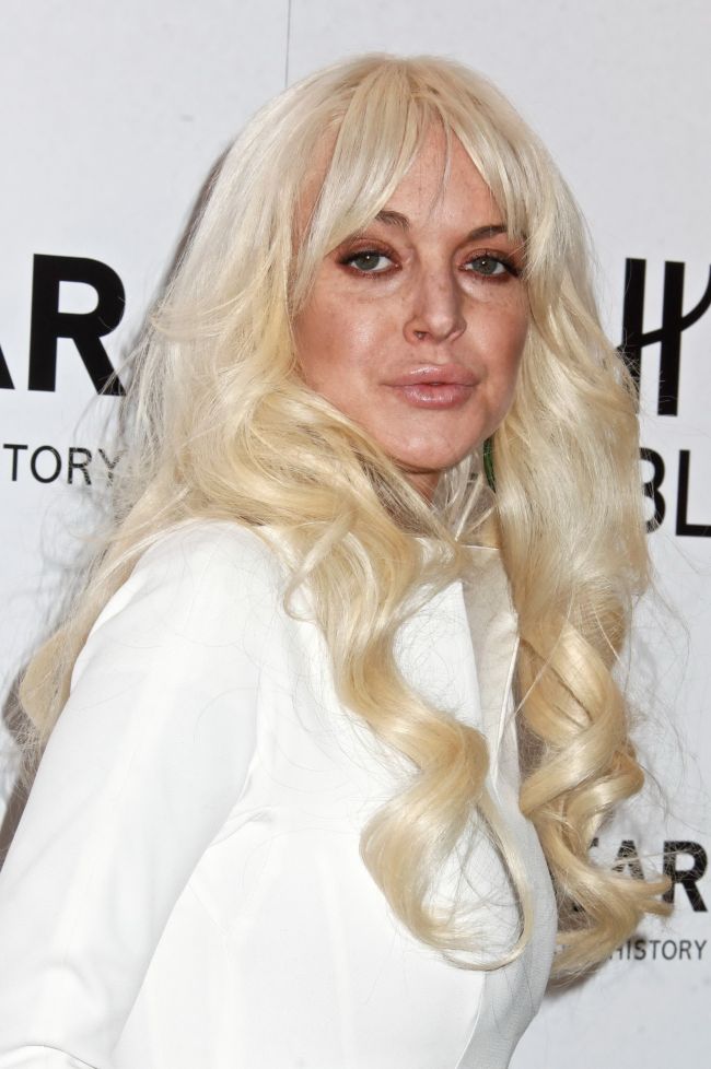 la-25-de-ani-arata-ca-de-50-lindsay-lohan-o-aparitie-imbatranita-si-neinspirata-pe-covorul-rosu_2.jpg