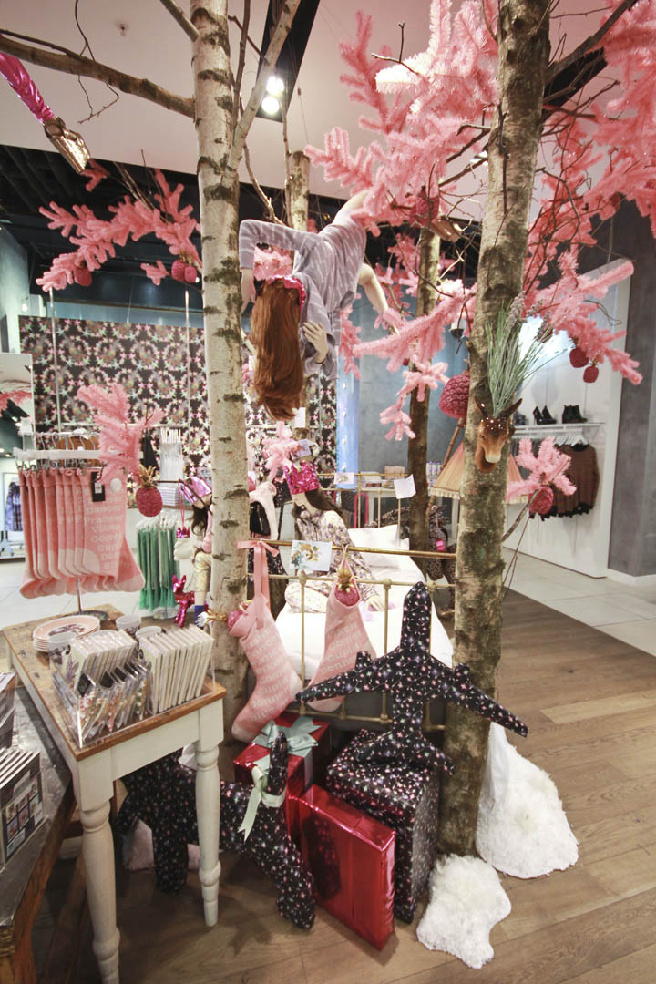 topshop-emma-cook-christmas-installation-studioxag-london-07-1.jpg