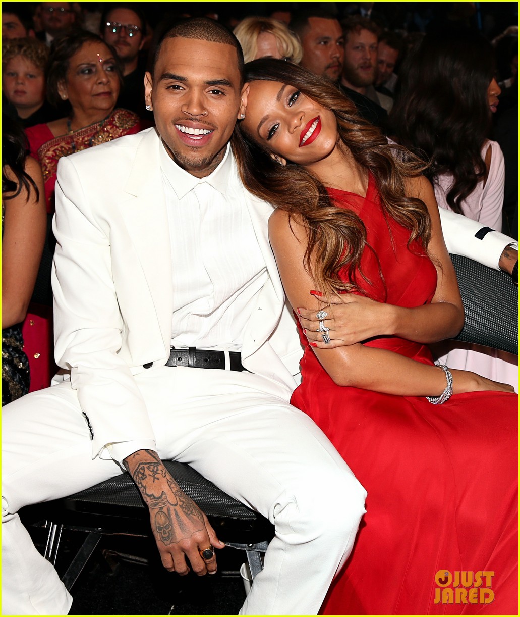 rihanna-chris-brown-grammys-2013-seatmates-pics-04.jpg