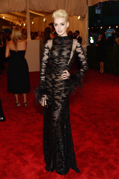 anne-hathaway-in-vintage-valentino.jpg